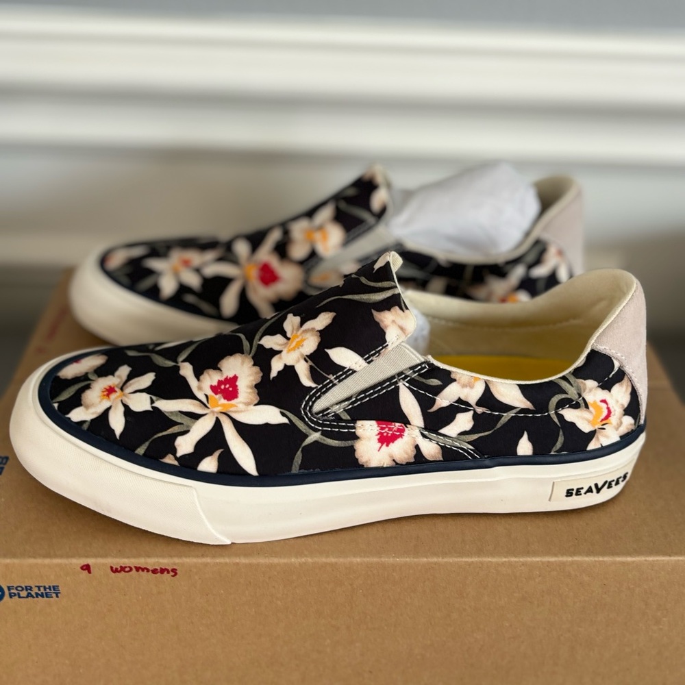 SEAVEES Hawthorne Slip On Magnum, US 9/EU40/UK 7, Black Star Orchid Poplin Twill